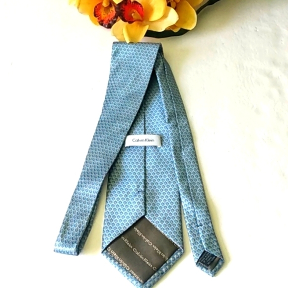 CALVIN KLEIN ICE BLUE SILK NECKTIE SIZE 60" x 4" - Picture 4 of 9